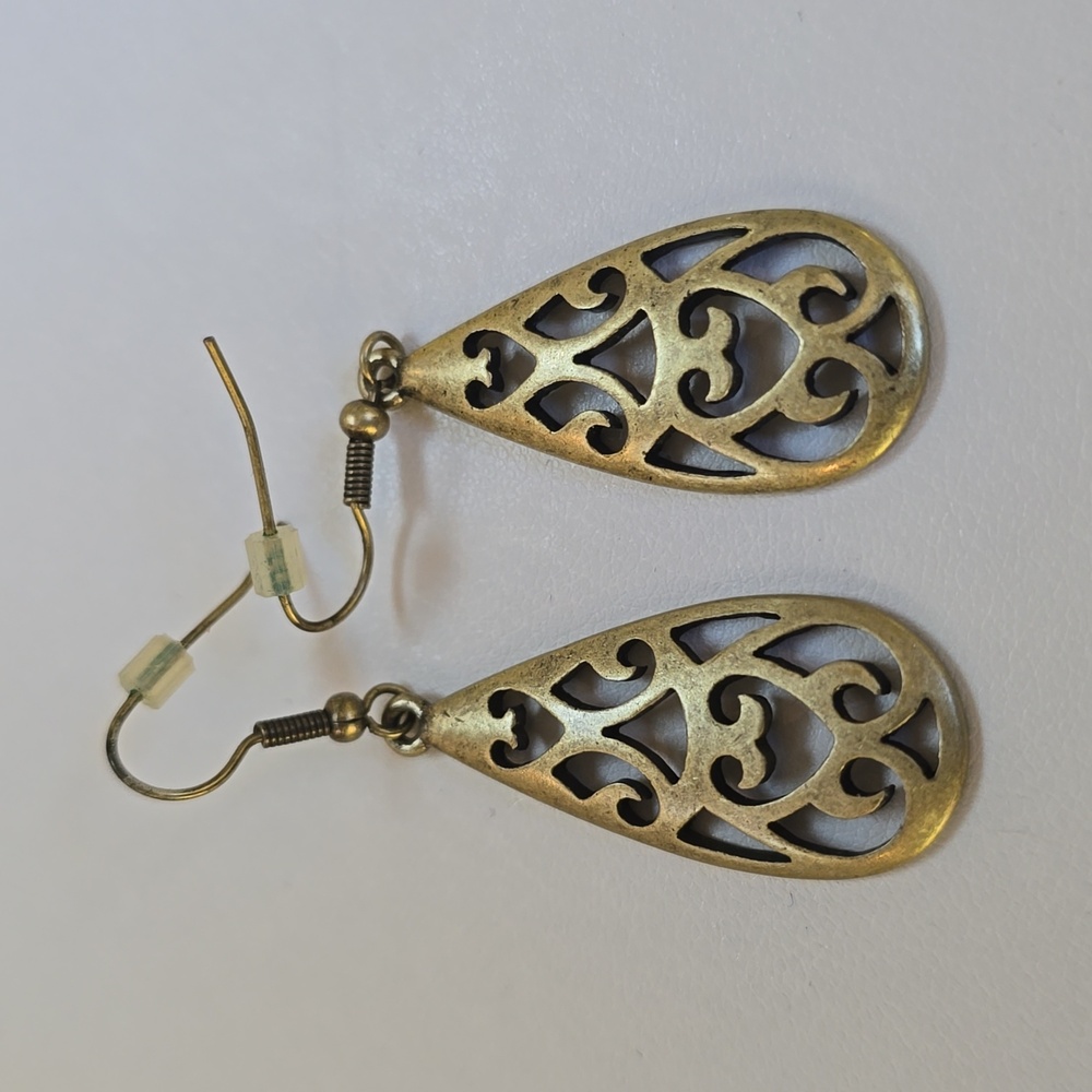 Lia Sophia Antique Gold Tone Metal Earrings. New Without Tags.